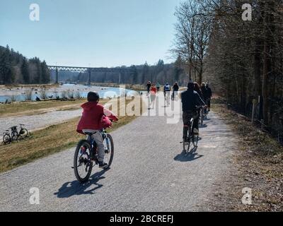 Munich, Bavaria, Germany. 5th Apr, 2020. Despite the Coronavirus and Covid-19 crisis, residents of Munich, Germany went out en masse to enjoy the warm weather and sun along the Isar river. While going out for fresh air and exercise is allowed with distancing, sunbathing and picnics are not allowed and police were on site to enforce this. Credit: Sachelle Babbar/ZUMA Wire/Alamy Live News Stock Photo