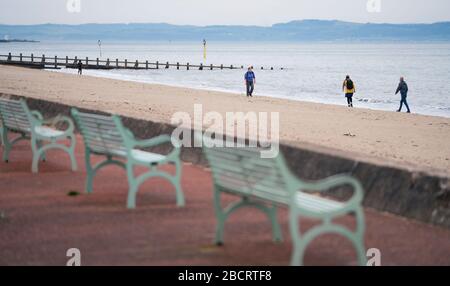 Portobello, Edinburgh, Scotland, UK. 5 April, 2020.  Images of Portobello promenade on the second Sunday of the coronavirus lockdown in the UK. Stock Photo