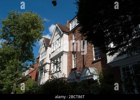 Queen Anne Revival Architecture Richard Norman Shaw Garden Suburb Woodstock Road, Turnham Green, Chiswick, London, W4 1DS Stock Photo