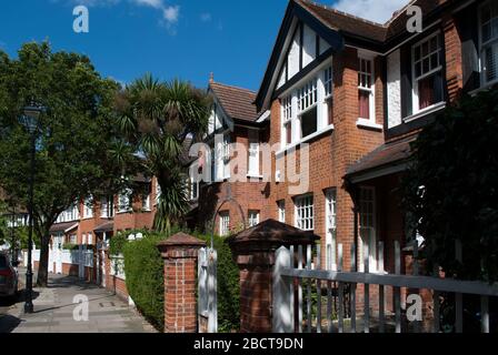 Queen Anne Revival Architecture Richard Norman Shaw Garden Suburb Woodstock Road, Turnham Green, Chiswick, London, W4 1DS Stock Photo