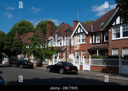 Queen Anne Revival Architecture Richard Norman Shaw Garden Suburb Woodstock Road, Turnham Green, Chiswick, London, W4 1DS Stock Photo