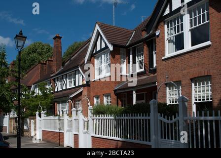 Queen Anne Revival Architecture Richard Norman Shaw Garden Suburb Woodstock Road, Turnham Green, Chiswick, London, W4 1DS Stock Photo