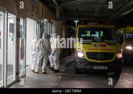Madrid, Spain, March 23 2020. Gregorio Marañon Hospital.  Doctors caring for patients at the emergency entrance Stock Photo