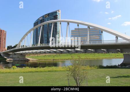 Alexander park Downtown Columbus Ohio green landscape with green trees, concrete walk way , colorful trees city skyline structure ,blue sky Stock Photo