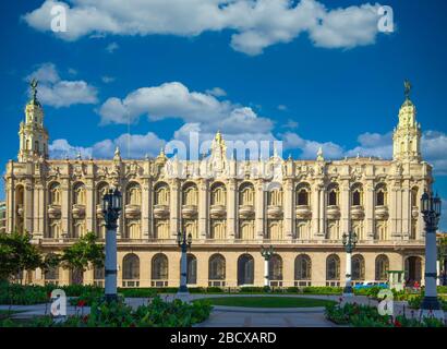 Old vintage Cuban postal stamps Stock Photo - Alamy