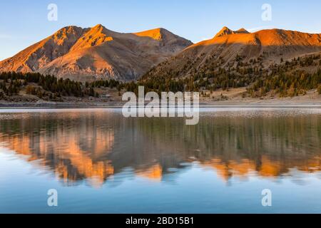 France Provence Haut Verdon Mont Pelat Is Reflected In Lac Allos Stock Photo Alamy