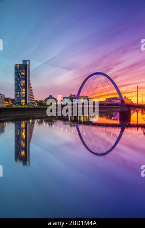 Clyde Arc (Squinty Bridge) at sunset, River Clyde, Glasgow, Scotland, United Kingdom, Europe