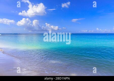 Paynes Bay, small boats off fine pale pink sand beach, turquoise sea, beautiful West Coast, Barbados, Windward Islands, Caribbean Stock Photo