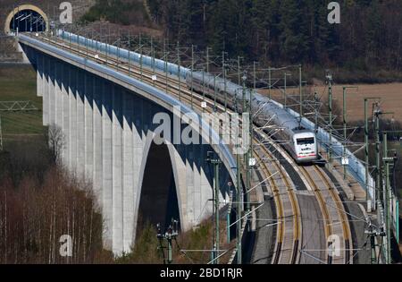 06 April 2020, Thuringia, Grümpen: An ICE train crosses the Grümpental Bridge, a 1104-meter-long structure on the new Munich - Berlin line. With an arch span of 270 metres, it is the longest arched railway bridge in Germany and was completed in 2011. More than half of the more than 25,700 railway bridges in Germany were built before the end of the Second World War, 45 percent are older than 100 years. Photo: Martin Schutt/dpa-Zentralbild/dpa Stock Photo