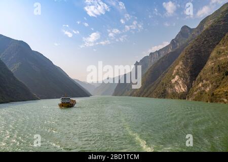 View of the Three Gorges on the Yangtze River from cruiseboat, People's Republic of China, Asia Stock Photo