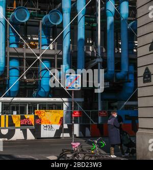 PARISIAN LOCKDOWN:SUNNY DAY IN PARIS Stock Photo
