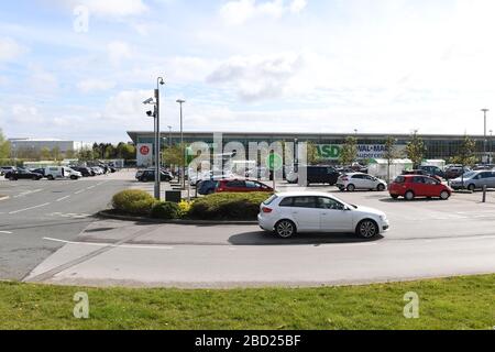 Central Milton Keynes Buildings Snow Dome Outdoor Market  Blossom Reflections on glass centre  Signage Corona Virus Covid 19 Grid system Stock Photo