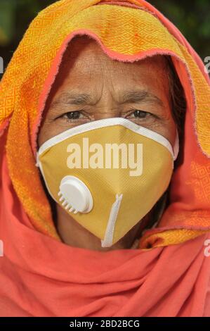 March 26, 2020, Sylhet, Bangladesh: An Oldage women wearing a mask in the streets of Sylhet, Bangladesh as a preventive measure against the spread of the COVID-19 coronavirus. Stock Photo