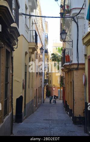 Cadiz, Stadt am Atlantik, Andalusien, Spanien: Gasse in der Altstadt Stock Photo