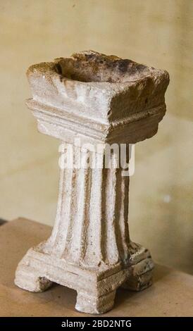 Egypt, Middle Egypt, Museum of Mallawi, photos taken in 2009, before its looting in 2013. Basin on a pedestal. Stock Photo