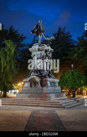 Monument Ferdinand Magellan, Fernao de Magalhaes, Discoverer of the sea route that connects the Pacific and Atlantic, Plaza de Armas, Dusk, Punta Stock Photo