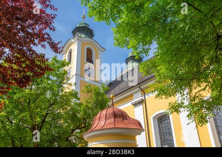 View of Church (Barocke Pfarrkirche) in St Johann, Austrian Alps, Tyrol, Austria, Europe Stock Photo