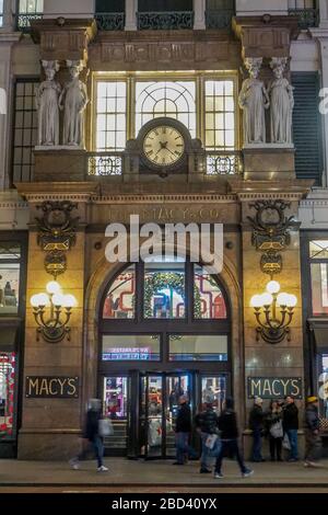 Macy's Department Store – Herald Square // 1902 – Buildings of New