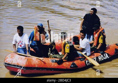 Flood rescue efforts along the Choluteca River following Hurricane Mitch, Tegucigalpa Honduras ca. 1998 Stock Photo