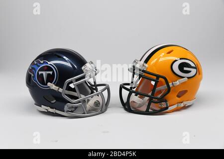 Detailed view of Las Vegas Raiders (left) and Los Angeles Rams helmets and Super  Bowl Vince Lombardi Trophy. Photo via Credit: Newscom/Alamy Live News Stock  Photo - Alamy