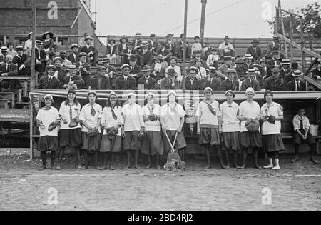 Female New York Giants baseball team ca. 1913 Stock Photo