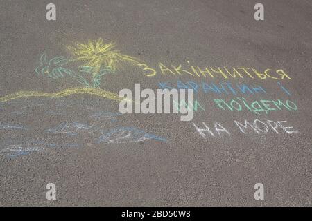 Kiev, Ukraine -April 06, 2020: Child drawing on the pavement with the inscription 'will end the quarantine and we'll go to the sea' in the Ukrainian l Stock Photo