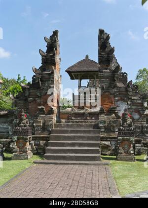 dh Pura Taman Ayun Royal Temple BALI INDONESIA Balinese Hindu Mengwi temples garden gate enterance hinduism Stock Photo