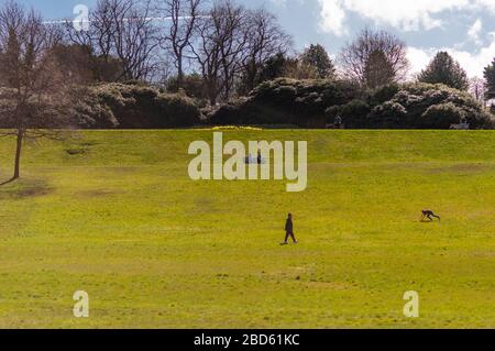 Glasgow, Scotland, UK. 7th April, 2020. On the third week of the coronavirus pandemic lockdown people practise social distancing in Queen's Park on a warm sunny afternoon. Credit: Skully/Alamy Live News Stock Photo