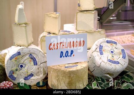 Turin, Piedmont, Italy. -10/22/2010- The food fair 'Salone del Gusto'. Castelmagno cheese. Stock Photo