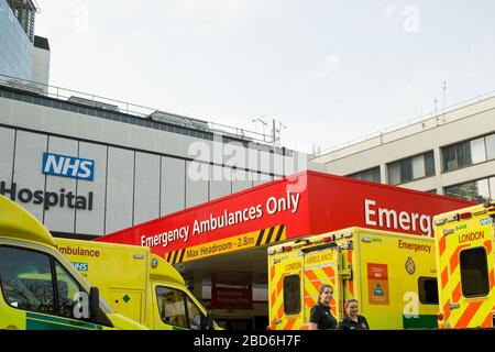 London, UK. 07th Apr, 2020. Ambulance staff stand outside St Thomas' Hospital where U.K. Prime Minister Boris Johnson is being cared for in intensive care after struggling to shake off covid-19, Credit: Thabo Jaiyesimi/Alamy Live News Stock Photo