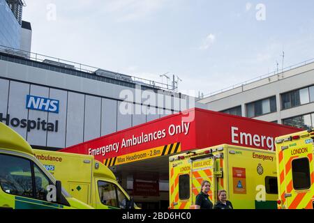 London, UK. 07th Apr, 2020. Ambulance staff stand outside St Thomas' Hospital where U.K. Prime Minister Boris Johnson is being cared for in intensive care after struggling to shake off covid-19, Credit: Thabo Jaiyesimi/Alamy Live News Stock Photo