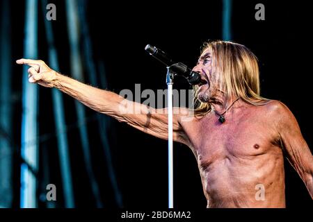 Odense, Denmark. 28th, June 2018. The American singer, musician and rock legend Iggy Pop performs a live concert during the Danish music festival Tinderbox 2018 in Odense. (Photo credit: Gonzales Photo - Lasse Lagoni). Stock Photo