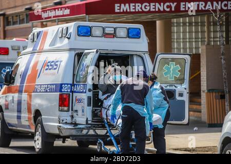 New York, USA. 7th Apr, 2020. Ambulance movement with patients and health professionals in front of Wyckoff Medical Center Hospital in Brooklyn in New York during the Coronavirus COVID-19 pandemic in the United States. Credit: Vanessa Carvalho/ZUMA Wire/Alamy Live News Stock Photo