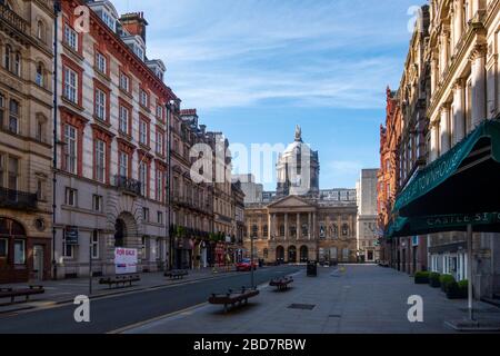 Town Hall and Castle Street deserted in Liverpool — coronavirus Stock Photo