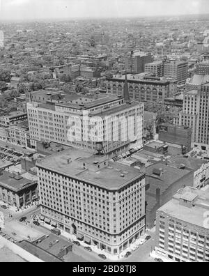 'English: Aerial view of Montreal, Canada. Français : Vue aérienne de la ville de Montréal (Canada).; 1943; This image is available from Bibliothèque et Archives nationales du Québec under the reference number E6,S7,SS1,P23841This tag does not indicate the copyright status of the attached work. A normal copyright tag is still required. See Commons:Licensing. Boarisch | বাংলা | čeština | Deutsch | Zazaki | English | فارسی | suomi | français | हिन्दी | magyar | македонски | Nederlands | polski | português | русский | ไทย | Tiếng Việt | +/−; H. Paul; '