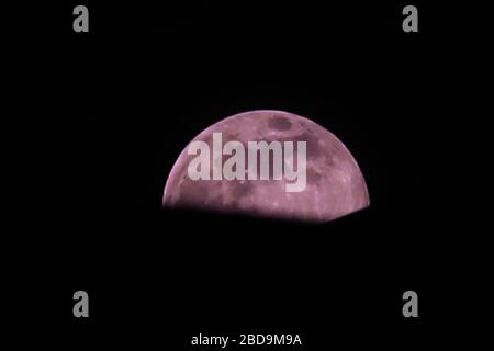 Pink super moon rises above London, the brightest full moon of 2020. Stock Photo
