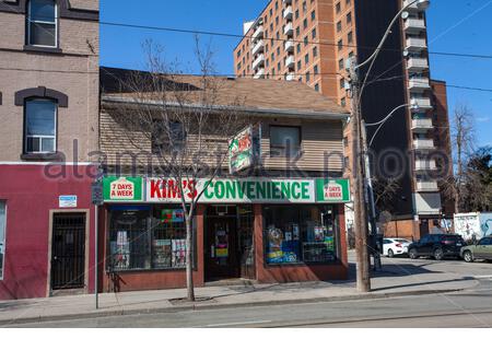 The Original Kim S Convenience Store On Queen Street Toronto Canada Days Of Covid19 C Linda Dawn Hammond Indyfoto April 6 2020 Man In Far Left Lying Against A Building Coughing Stock Photo Alamy