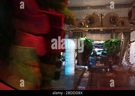 29.04.2018, Berlin, Berlin, Germany - Car in a car wash. 00S180429D367CAROEX.JPG [MODEL RELEASE: NO, PROPERTY RELEASE: NO (c) caro images / Sorge, htt Stock Photo