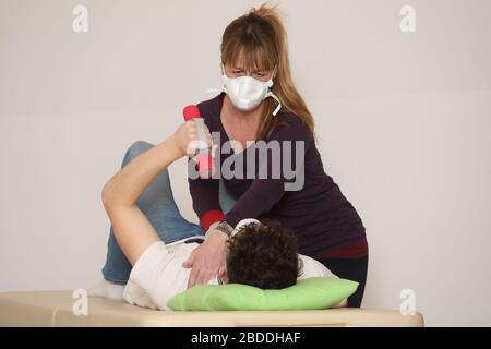 28.03.2020, Berlin, Berlin, Germany - Despite the ban on contact in times of the corona crisis, physiotherapy, which is medically urgently necessary, Stock Photo