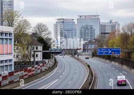 30.03.2020, Essen, North Rhine-Westphalia, Germany - Coronakrise, little traffic on the A40 Autobahn, with the Essen skyline and the buildings of Evon Stock Photo