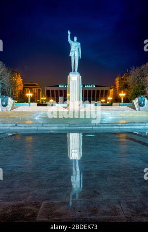 Statue of Heydar Aliyev in the Heydar Aliyev Park, Baku, Azerbaijan Stock Photo