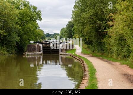 Narrowboats at Hatton Locks on the grand union canal, Warwickshire, England Stock Photo