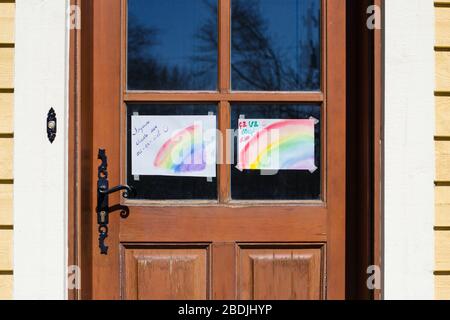 Rainbows drawing with the message'Everything will be fine' written in french, displayed in windows Stock Photo