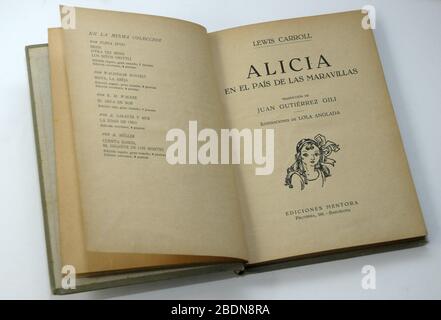 Alicia en el pais de la maravillas, by Lewis Carroll, ilustracion, Lola Anglada Stock Photo