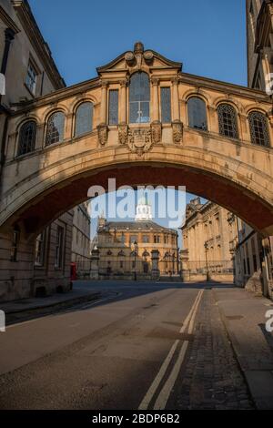 The Bridge of Sighs (Hertford Bridge) with the Sheldonian Theatre in the background Stock Photo