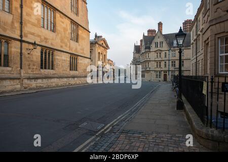 View looking North along Catte Street, towards Parks Road Oxford.  The Bodleian library is on the left of the image, and Hertford College on the right Stock Photo