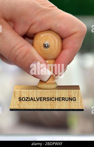 Hand mit Stempel, Frauenhand, Aufschrift: Sozialversicherung Stock Photo