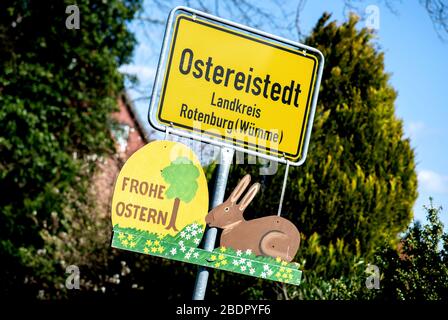 Ostereistedt, Germany. 09th Apr, 2020. A sign with the inscription "Happy Easter" hangs below the place-name sign at the entrance to Ostereistedt. A record number of about 59,000 letters arrived at the Easter Post Office in Ostereistedt this year. The letters will be answered by volunteers until next week. Credit: Hauke-Christian Dittrich/dpa/17�Թ����� Live News Stock Photo