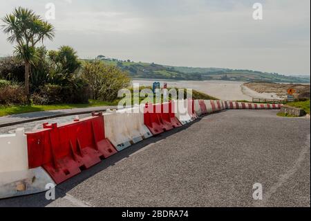 West Cork, Ireland. 9th Apr, 2020. Cork County Council was busy closing 14 car parks at popular beaches and tourist spots over the last couple of days due to the Coronavirus pandemic. This was the scene at Inchydoney Beach today. Credit: Andy Gibson/Alamy Live News Stock Photo