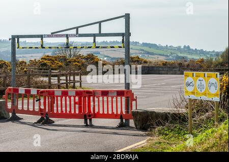 West Cork, Ireland. 9th Apr, 2020. Cork County Council was busy closing 14 car parks at popular beaches and tourist spots over the last couple of days due to the Coronavirus pandemic. This was the scene at Inchydoney Beach today. Credit: Andy Gibson/Alamy Live News Stock Photo